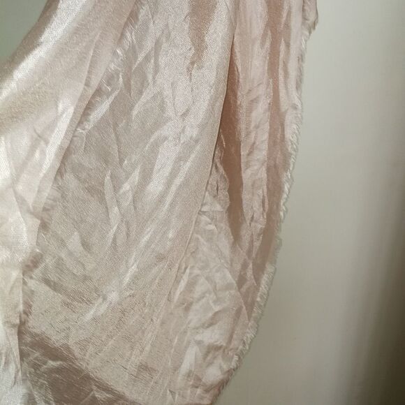 3/30$ NORDSTROM Light Pink Shiny Lightweigth Fringed Flowy Scarf NWT - Picture 4 of 7